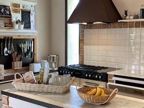 Réfrigérateur, micro-ondes, four, lave-vaisselle