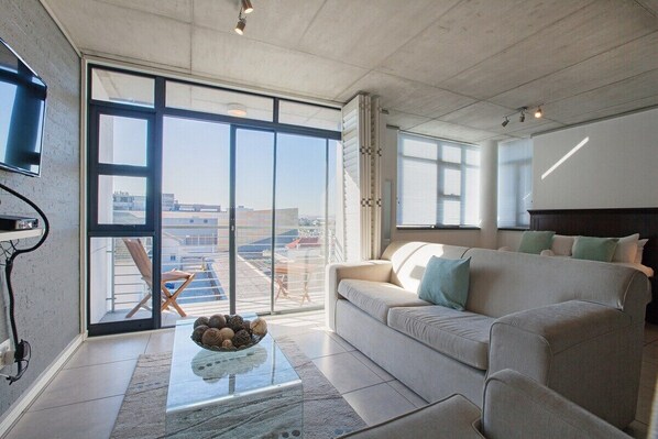 TV - Key West 417 by CTHA (Milnerton)