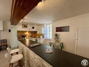 Kjøleskap, mikrobølgeovn, ovn og oppvaskmaskin