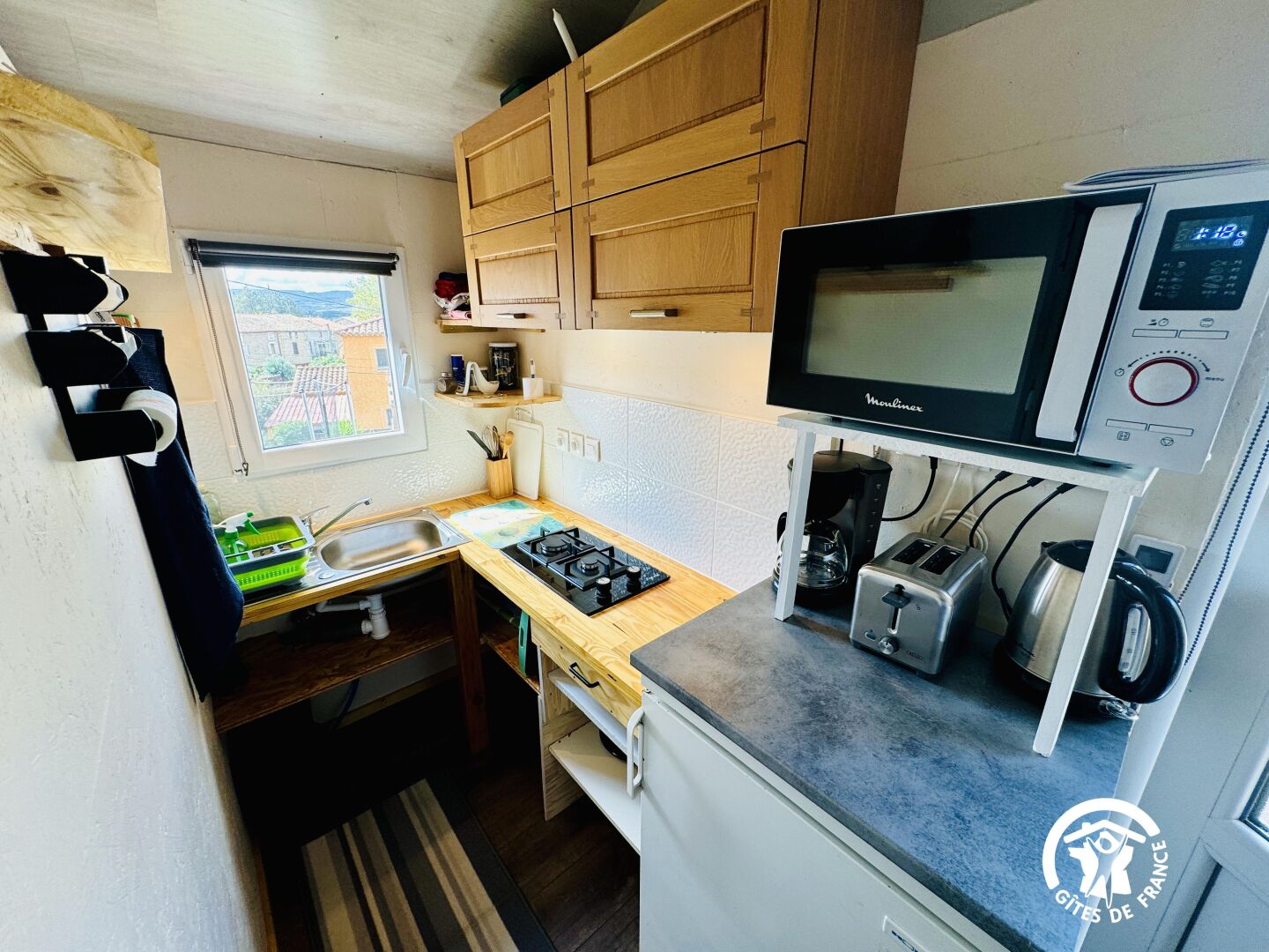 Fridge, microwave, oven