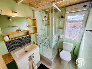 Shower - La Cabane dans les Corbières (FRAISSE DES CORBIERES)