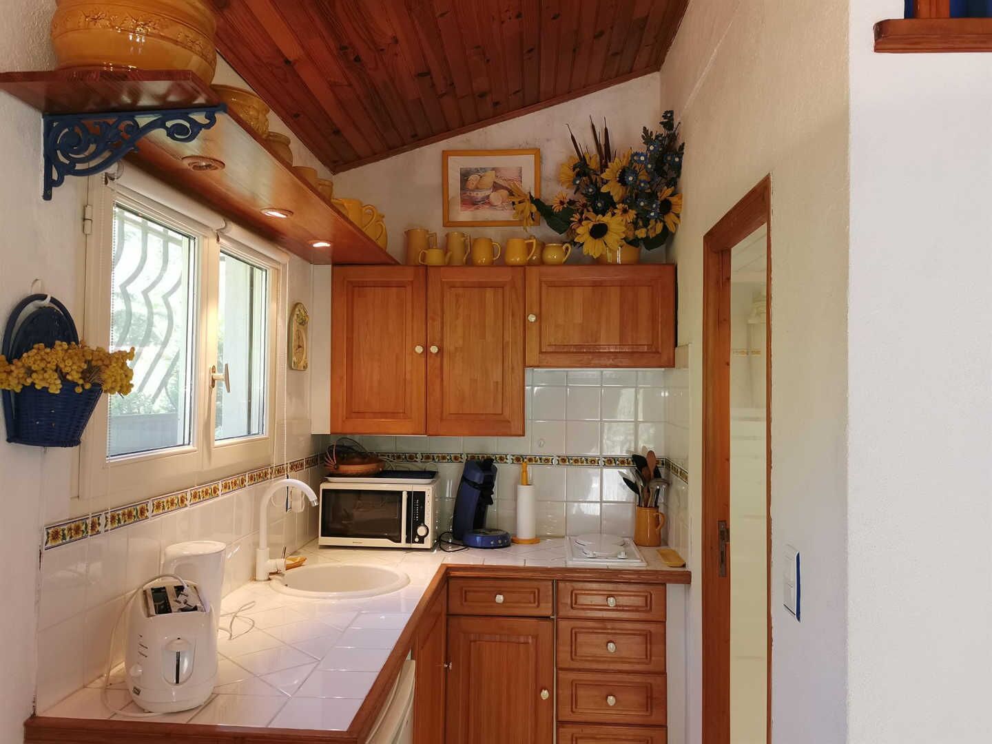 Réfrigérateur, micro-ondes, four