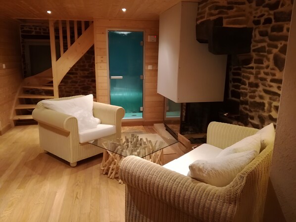 Living area - Holiday Home 'Suite Sauna Jacuzzi Hammam' with Wi-Fi and Air Conditioning (VIEUX VIEL)