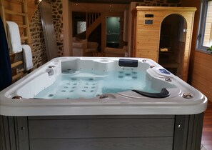 Interior - Holiday Home 'Suite Sauna Jacuzzi Hammam' with Wi-Fi and Air Conditioning (VIEUX VIEL)