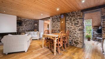 Televisión, chimenea