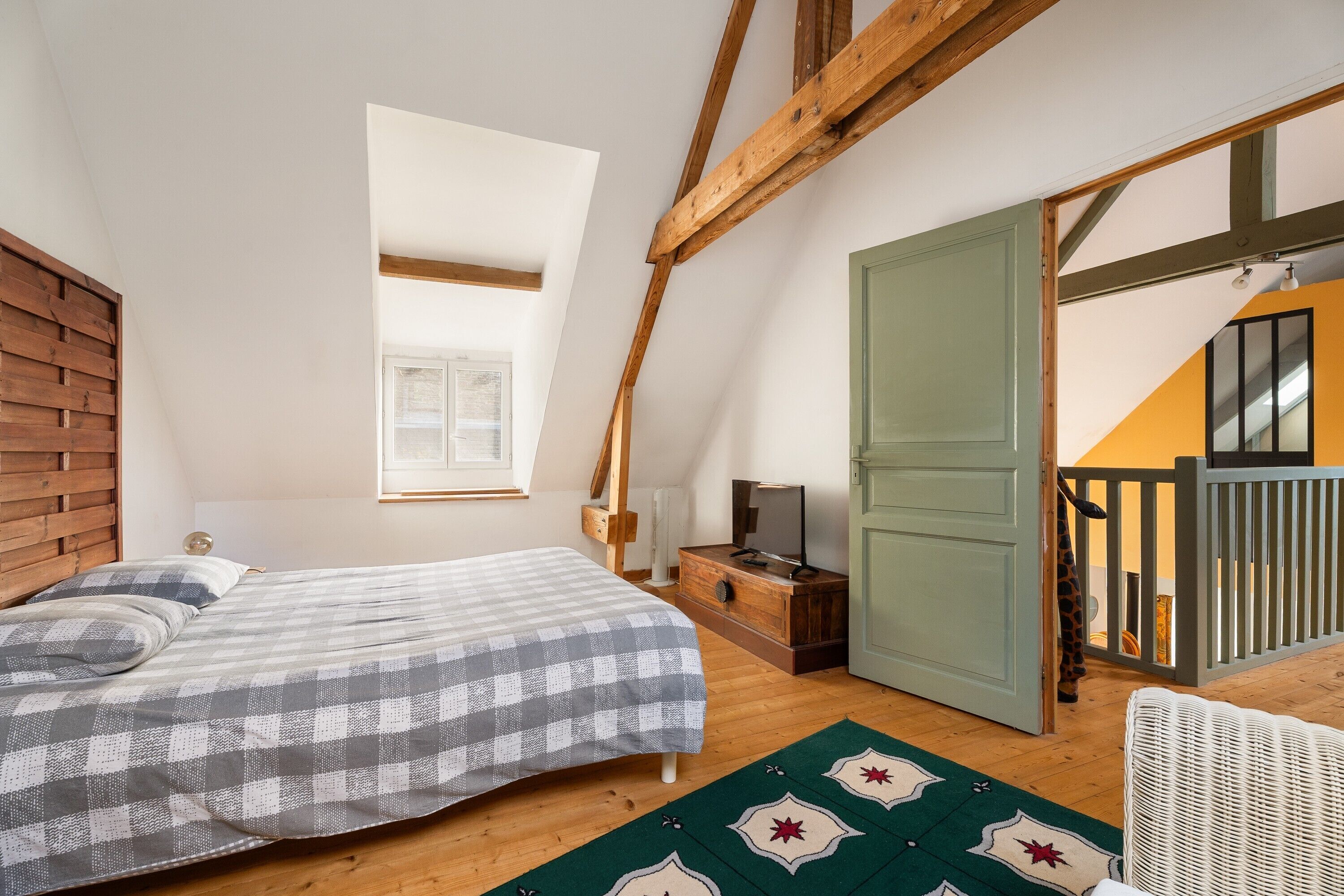 1 habitación, tabla de planchar con plancha, wifi y ropa de cama 