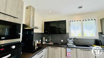 KylskÄp, mikrovÄgsugn, ugn och diskmaskin