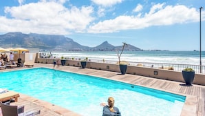 Pool - Modern 2br W/ Ocean Views & pool access by ctha (Cape Town)