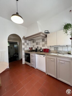 Micro-ondes, lave-vaisselle