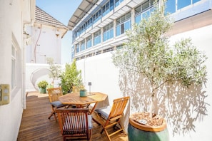 Unclassified image, 2 of 25, button - Beaumont Cottages 2 by Ctha (Cape Town)