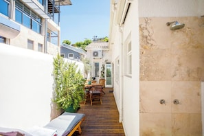 Unclassified image, 5 of 25, button - Beaumont Cottages 2 by Ctha (Cape Town)