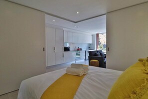 1 habitación, tabla de planchar con plancha y wifi 