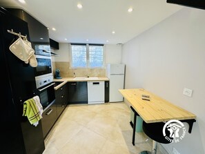 Kühlschrank, Mikrowelle, Ofen, Geschirrspüler