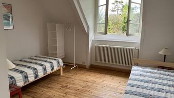 5 chambres, fer et planche Ă repasser