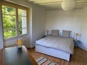 5 عدّة غرف نوم ومكواة/لوح كي