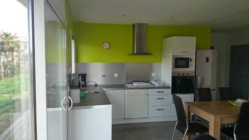 Réfrigérateur, micro-ondes, four, lave-vaisselle