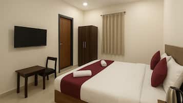 Habitación doble Deluxe, balcón, vista a la ciudad | Escritorio, espacio para trabajar con laptop y wifi gratis