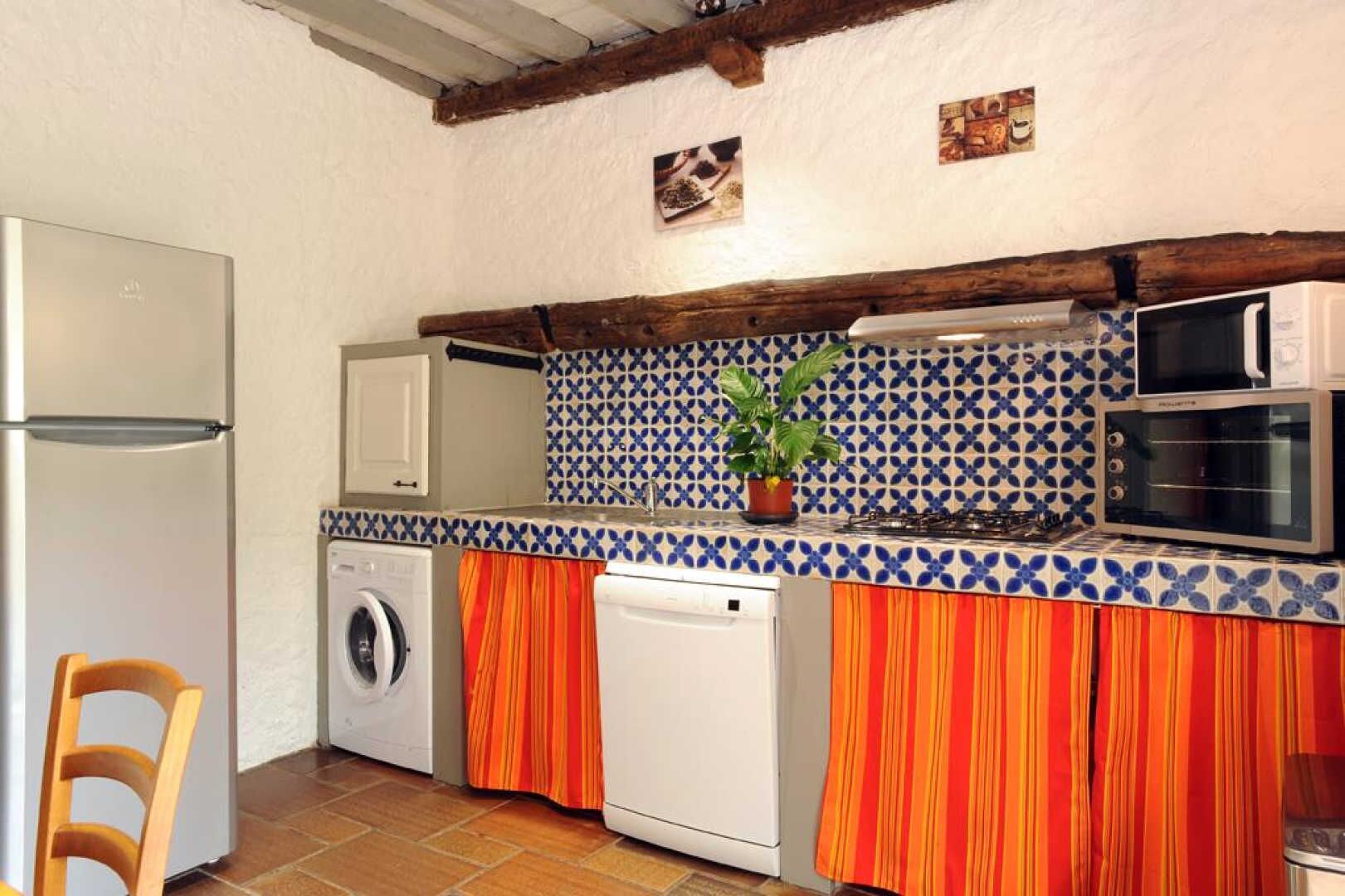 Réfrigérateur, micro-ondes, four, lave-vaisselle