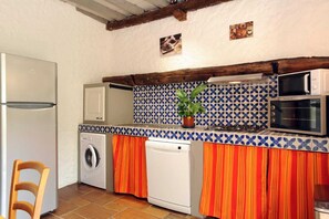 Réfrigérateur, micro-ondes, four, lave-vaisselle