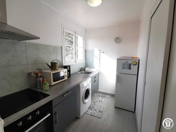 Fridge, microwave, oven