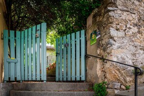 Exterior detail - On the path of the painters (CERET)