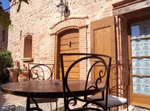 Outdoor dining - Dona Lucrècia - PONTEILLA (PONTEILLA)