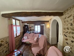 Interior - Dona Lucrècia - PONTEILLA (PONTEILLA)