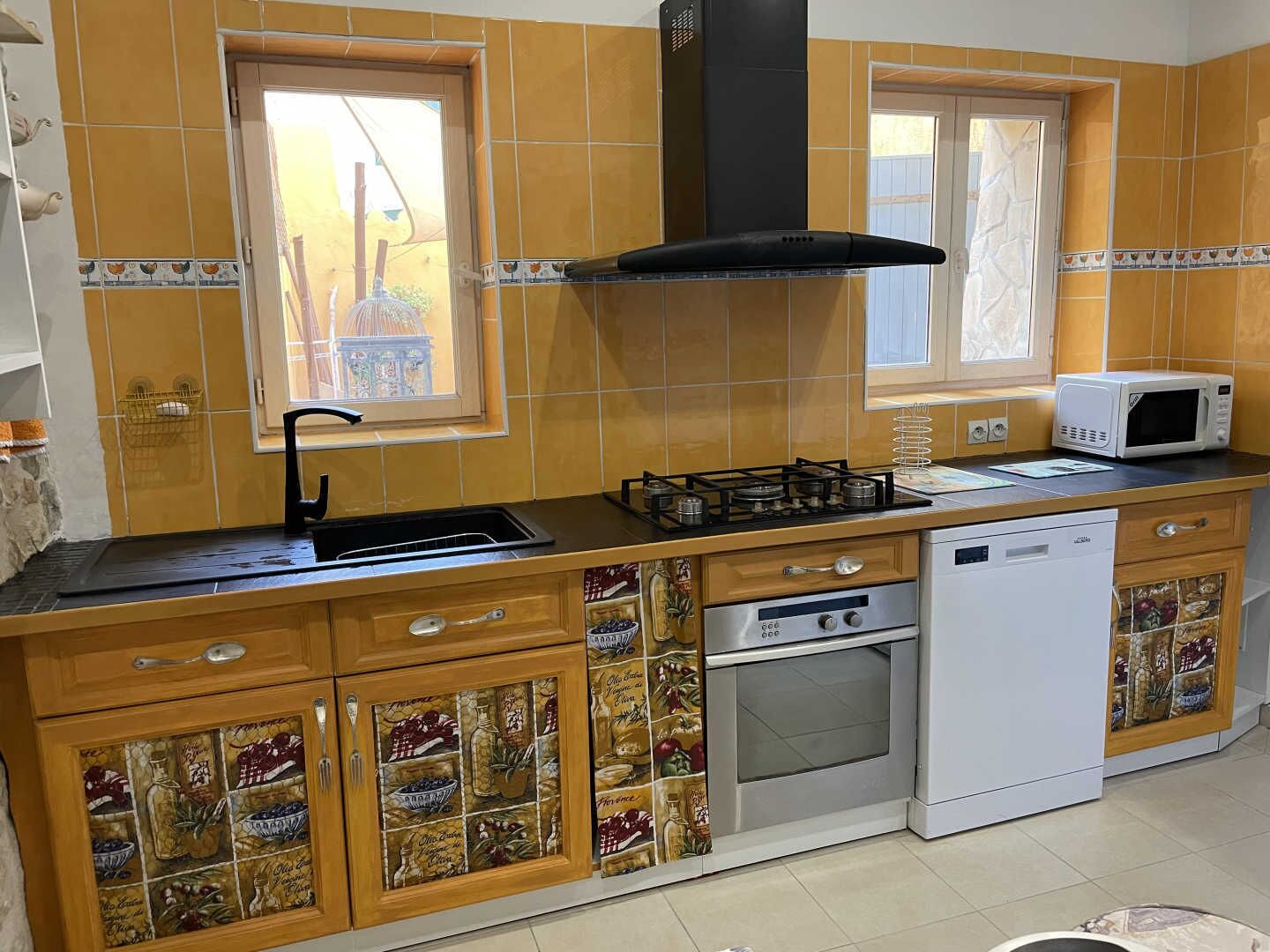 Réfrigérateur, micro-ondes, four, lave-vaisselle