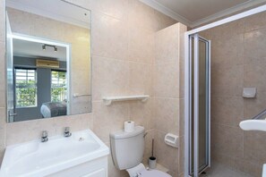 Bathroom - Century on Lake A45 by Ctha (Century City)