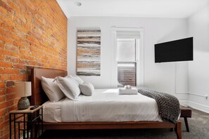 3 bedrooms, desk, iron/ironing board, travel crib