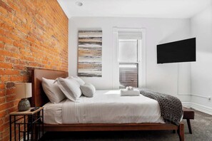 3 slaapkamers, een strijkplank/strijkijzer, reisbedje, gratis wifi