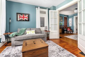 Een televisie en een kantoor