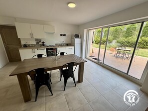 Réfrigérateur, micro-ondes, four, lave-vaisselle