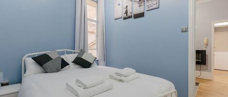 1 غرفة نوم ومكتب ومكواة/لوح كي وخدمة الإنترنت