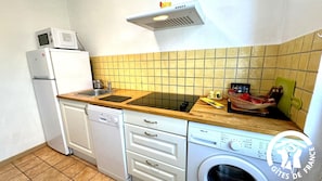 Fridge, microwave, oven, dishwasher - Chai du Canal - SALLELES D'AUDE (SALLELES D AUDE)