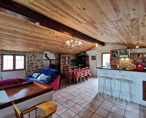 Unclassified image, 3 of 16, button - Al Cantou - ST LAURENT DE CERDANS (ST LAURENT DE CERDANS)