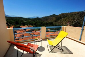Property grounds - Nini's house - RODES (RODES)