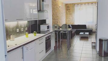 Frigorifero, microonde, forno, lavastoviglie