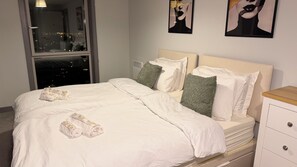 2 soverom, strykejern/-brett, internettilgang og sengetøy