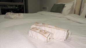 2 soverom, strykejern/-brett, internettilgang og sengetøy