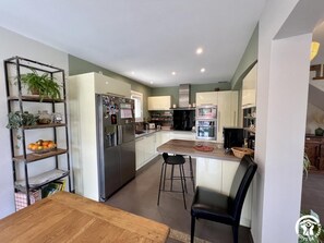 Fridge, microwave, oven, dishwasher - Les Jeisses - TOUROUZELLE (TOUROUZELLE)