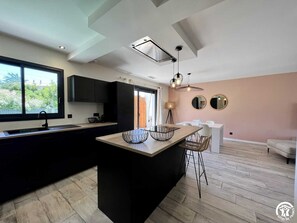 Kühlschrank, Mikrowelle, Ofen, Geschirrspüler