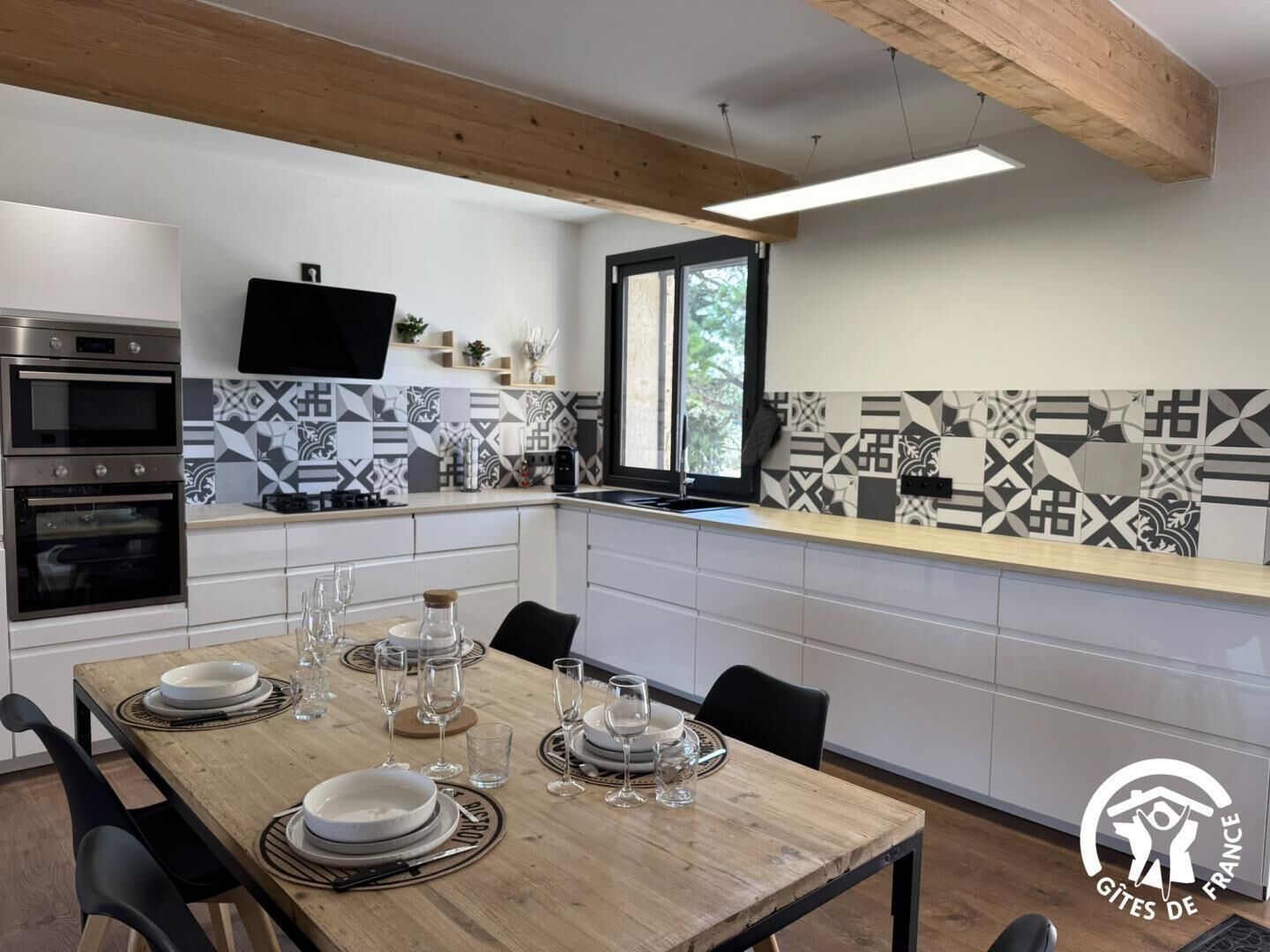 Kjøleskap, mikrobølgeovn, ovn og oppvaskmaskin