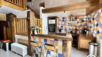 Kühlschrank, Mikrowelle, Ofen, Geschirrspüler