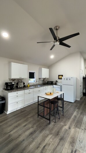 Mikroaaltouuni, uuni, liesi