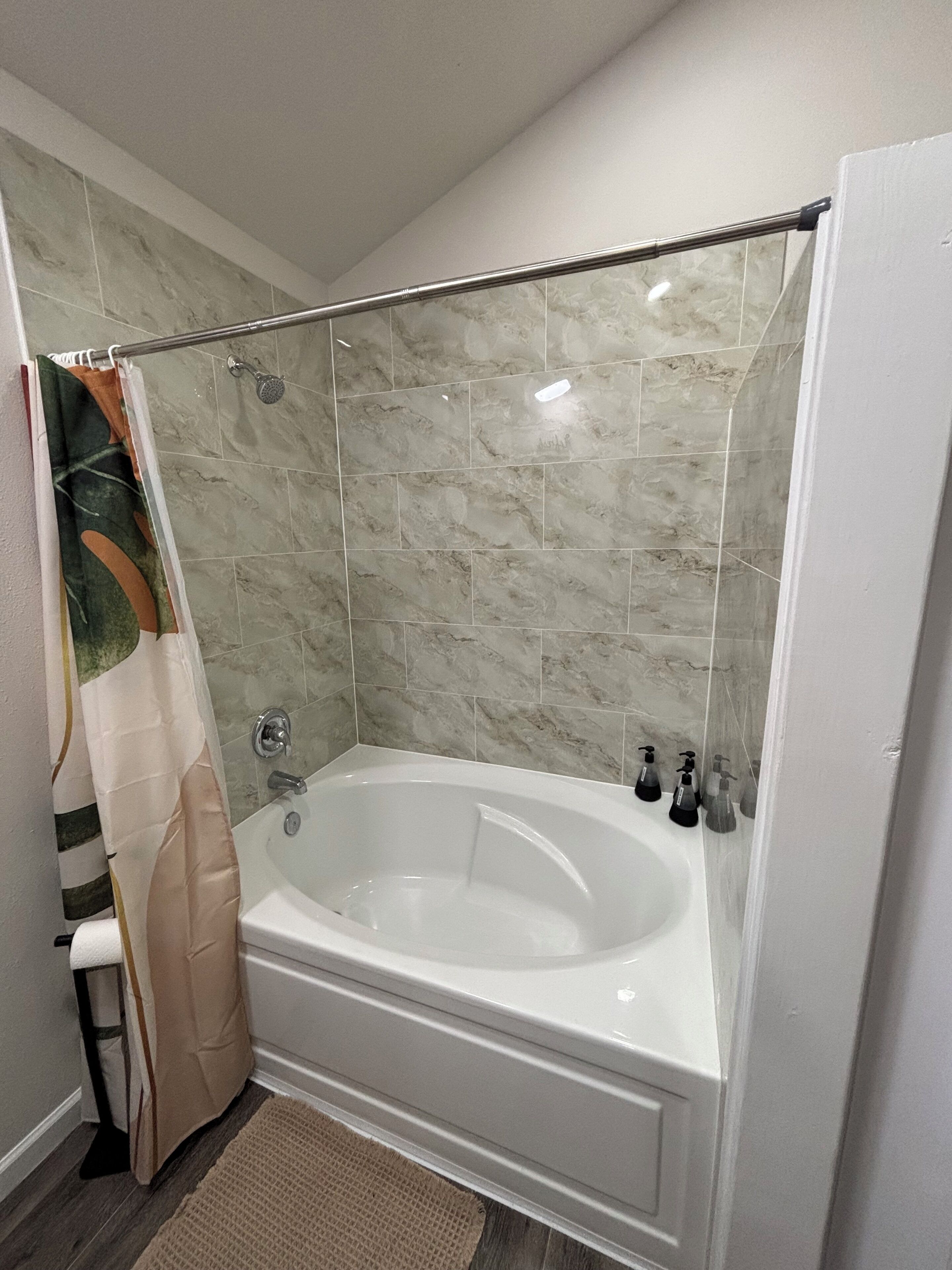 Articles de toilette écologiques, sèche-cheveux, serviettes fournies