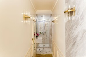 Apartment, Courtyard View | Bathroom | Shower, rainfall showerhead, eco-friendly toiletries, hair dryer - Merveil-Luxury Suite -MaraisPoissonniere (Paris)