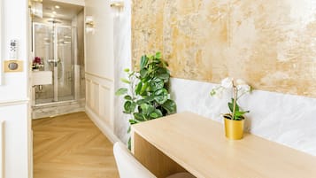 Literie hypoallergénique, surmatelas, coffres-forts dans les chambres
