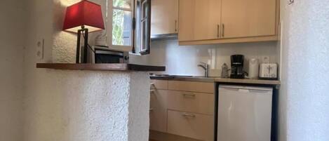 Fridge, microwave, oven