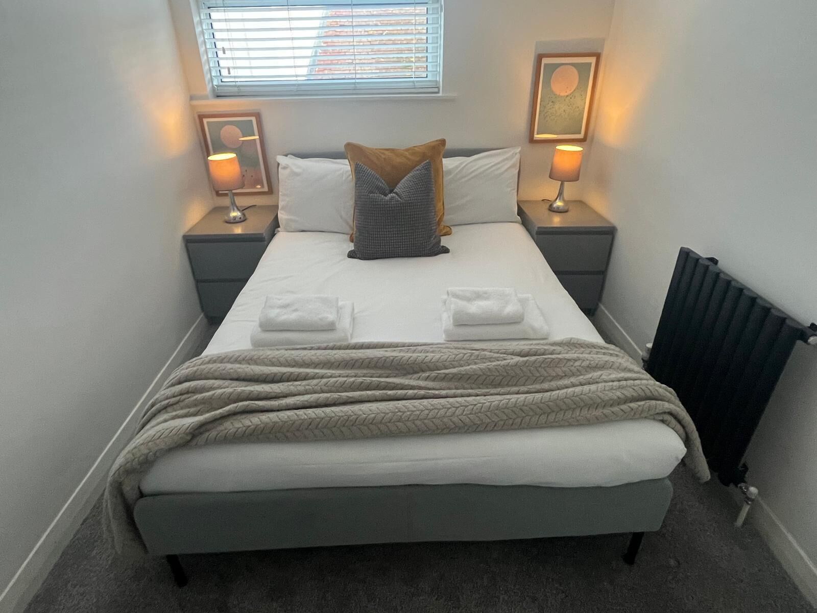 2 chambres, fer et planche à repasser, Wi-Fi, draps fournis